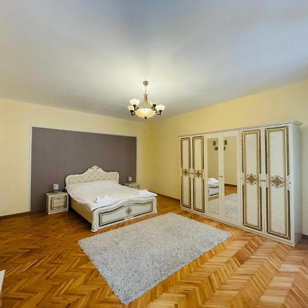 Londof Schei Apartments - Downtown Braszów Zewnętrze zdjęcie