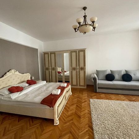 Londof Schei Apartments - Downtown Braszów Zewnętrze zdjęcie