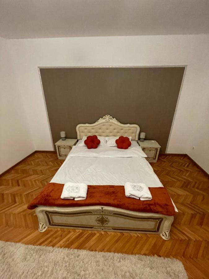 Londof Schei Apartments - Downtown Braszów Zewnętrze zdjęcie